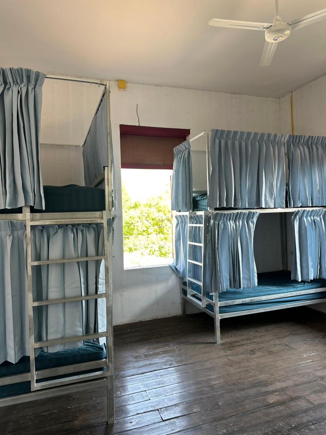 Via Thakhek Hostel & Cafe Exterior photo