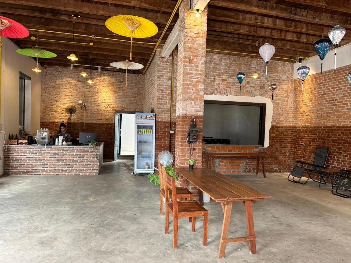 Via Thakhek Hostel & Cafe Exterior photo