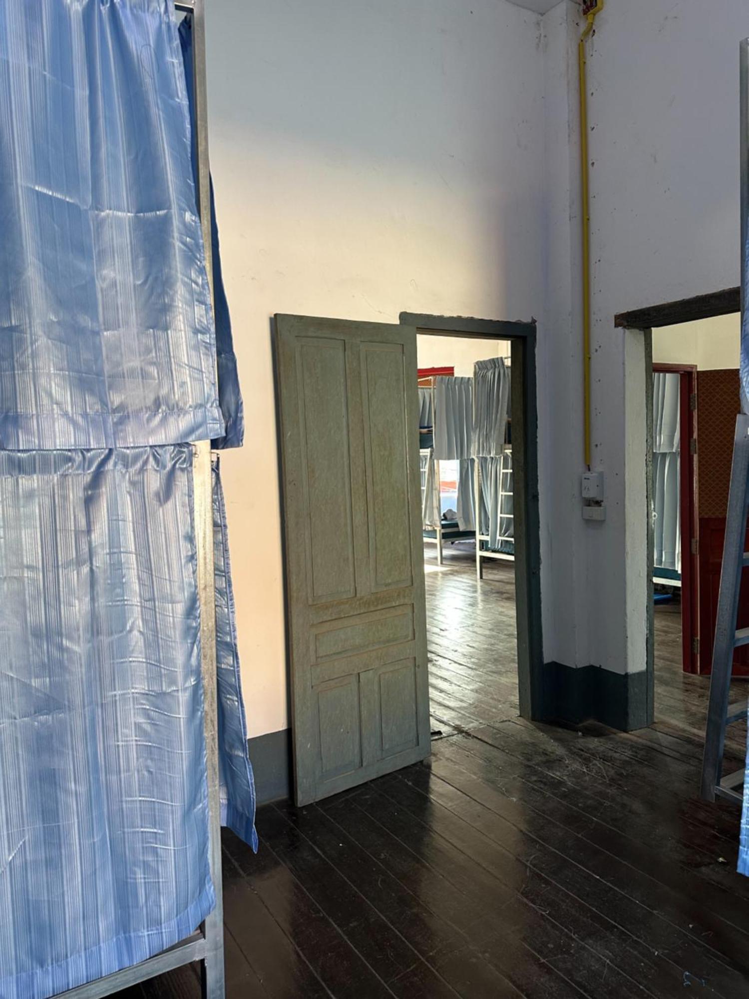 Via Thakhek Hostel & Cafe Exterior photo